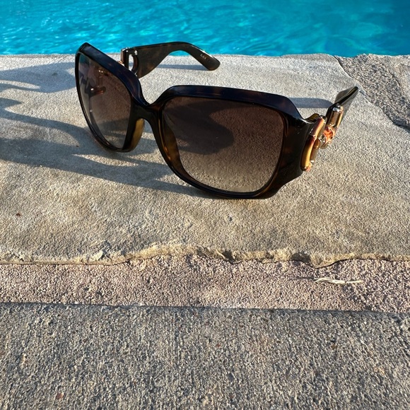 Gucci Brown Oversized Sunglasses with Tortoiseshell Design - Picture 1 of 9